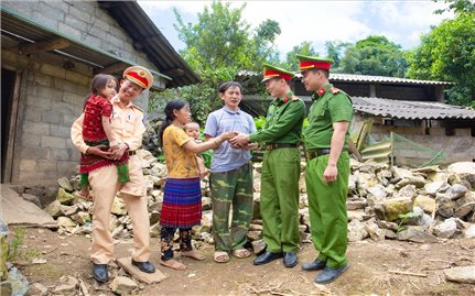 Hoa trên cao nguyên đá: Ngôi sao giữa trời đêm biên giới (Bài 1)