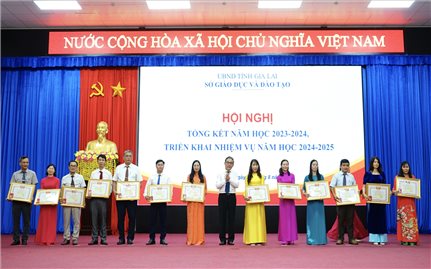 Gia Lai: Trao hơn 1.000 suất học bổng cho học sinh nghèo, DTTS đạt kết quả khá, giỏi