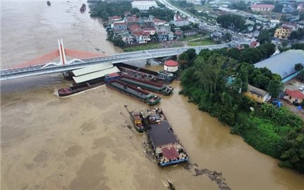 Cấm tàu, thuyền lưu thông tại nhiều tuyến đường thủy