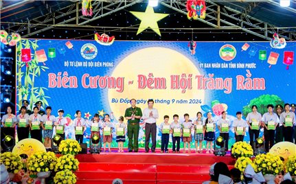 Thắm tình yêu thương trong Chương trình “Biên cương - Đêm hội trăng rằm” trên vùng biên giới Bù Đốp