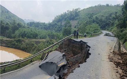 Sạt lở nghiêm trọng đường Hồ Chí Minh qua Thái Nguyên