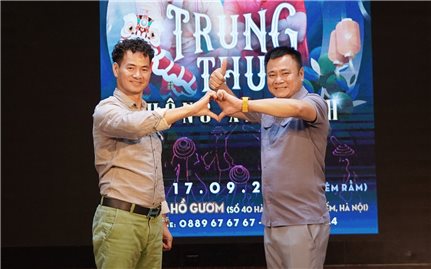 Nghệ sĩ Xuân Bắc và nghệ sĩ Tự Long tổ chức Chương trình Trung thu gây quỹ ủng hộ trẻ em vùng bão lũ