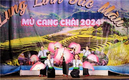 Mù Cang Chải (Yên Bái): Khởi động chương trình văn nghệ bản sắc phục vụ du khách ngày cuối tuần