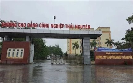 Nhiều học sinh Trường Cao đẳng Công nghiệp Thái Nguyên nhập viện, 1 em tử vong