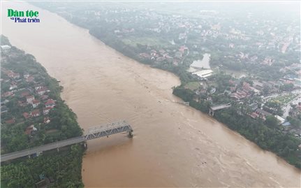 Cận cảnh hiện trường sập cầu Phong Châu tỉnh Phú Thọ