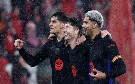 Cup C1 châu Âu: Barcelona ngược dòng đẳng cấp trước Benfica trong trận cầu có 9 bàn thắng