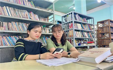 Cô gái Ba Na giữ văn hóa dân tộc bằng từ điển số