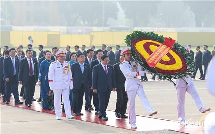 Thủ tướng Phạm Minh Chính và các thành viên Chính phủ vào Lăng viếng Chủ tịch Hồ Chí Minh