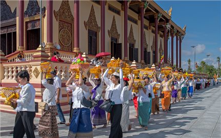 Tâm nguyện dâng y Kathina, gìn giữ nét đẹp Phật giáo Nam tông Khmer Nam Bộ