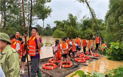 Thủ tướng chỉ đạo khẩn trương khắc phục thiệt hại do bão số 11 đối với ngành Giáo dục