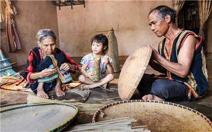 Vợ chồng nghệ nhân gìn giữ 
