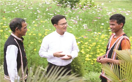 Linh mục Nguyễn Văn Mạnh với sự phát triển của xã biên giới Rờ Kơi