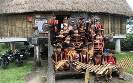 Tôn vinh “báu vật nhân văn sống” trong văn hóa dân gian