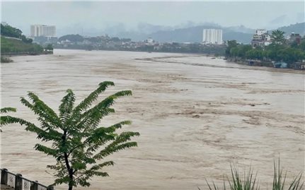 Cảnh báo khẩn cấp: lũ sông Hồng đã vượt mức báo động