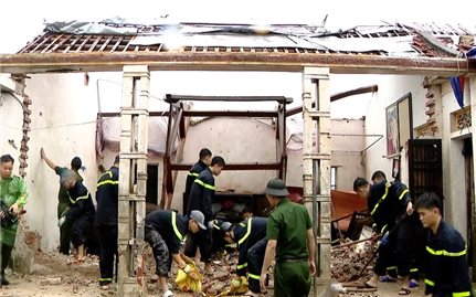 Thủ tướng chỉ đạo tập trung khắc phục nhanh hậu quả cơn bão số 10, sớm ổn định đời sống Nhân dân