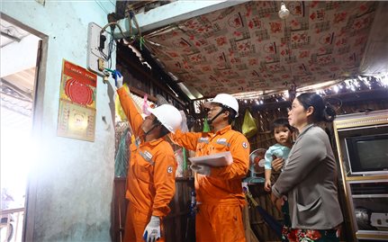 EVNSPC cảnh báo: Cẩn trọng với tai nạn điện trong mùa mưa bão, không để bất cẩn trở thành thảm họa