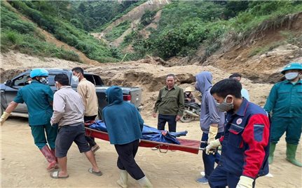 Đã tìm thấy nạn nhân cuối cùng vụ xe bán tải bị đất đá vùi lấp