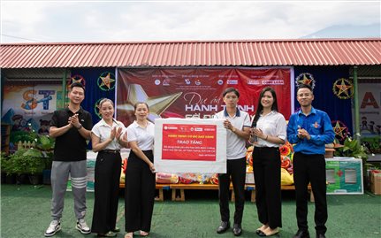 Mang Tết Trung thu ấm áp và ý nghĩa đến với học sinh vùng cao Lào Cai