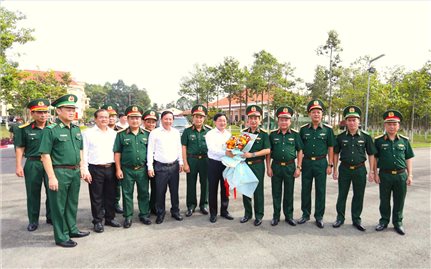 Đại tướng Phan Văn Giang thăm và làm việc với Sư đoàn 5, Quân khu 7