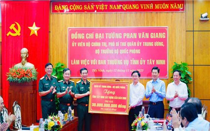 Đoàn công tác Bộ Quốc phòng làm việc với Ban Thường vụ Tỉnh ủy Tây Ninh