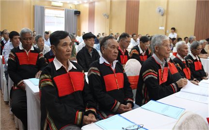 Bồi dưỡng kiến thức để Người có uy tín phát huy hơn nữa vai trò “cầu nối”