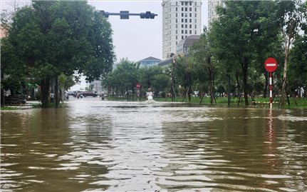 Mưa lớn, nhiều tuyến đường ở TP. Huế ngập cục bộ