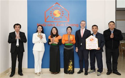 Ra mắt mô hình ngôi nhà Ánh Dương hỗ trợ phụ nữ và trẻ em bị bạo lực ở vùng cao