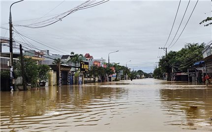 Nhiều khu dân cư ở Đà Nẵng tiếp tục bị ngập sâu trong nước