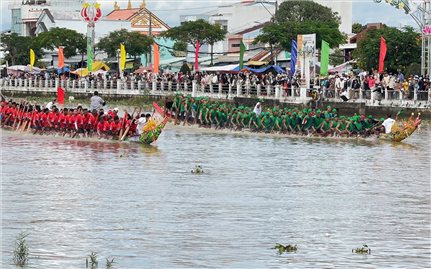 Sôi nổi Giải đua ghe Ngo tỉnh Vĩnh Long mừng Lễ hội Ok Om Bok 2025