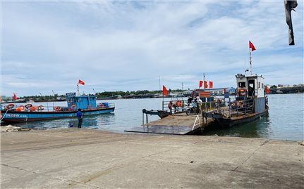 Xã đảo ngừng hoạt động phà để chủ động ứng phó bão số 13