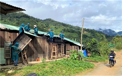 Quảng Ngãi: Huy động các lực lượng hỗ trợ đồng bào DTTS khắc phục hậu quả bão số 13