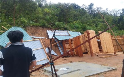 Bão số 13 làm tốc mái hàng loạt căn nhà ở một số xã miền núi Đà Nẵng