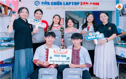 Nữ sinh người Mông và hành trình vì sự phát triển cộng đồng vùng DTTS