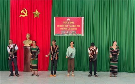 Những người ăn cơm nhà, lo việc bon làng ở Quảng Trực