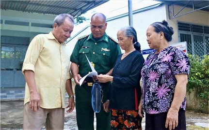 Đại úy A Bừng: Tận tụy với đồng bào vùng biên