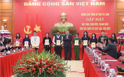 Tổng Bí thư nêu 3 yêu cầu tiếp tục chăm lo bồi dưỡng thế hệ trẻ người DTTS