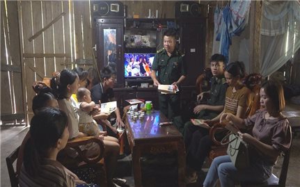 Những đứa trẻ “mang nợ” trên đỉnh Cà Lò