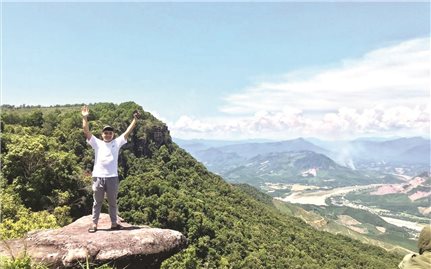 Vẻ đẹp hoang sơ dưới chân núi Am Thông