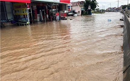 Mưa lũ, sạt lở tiếp tục hoành hành tại Nam Trung bộ và Tây Nguyên