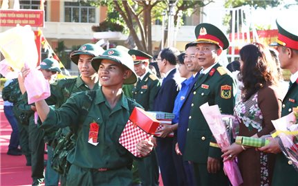 Kon Tum: Hơn 800 công dân hăng hái lên đường nhập ngũ