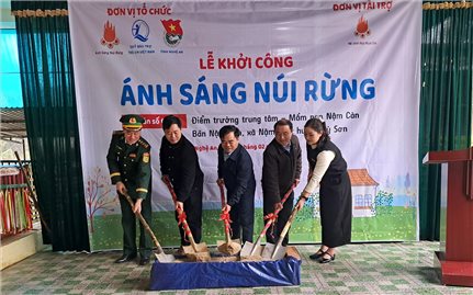 Khởi công công trình “Ánh Sáng núi rừng”