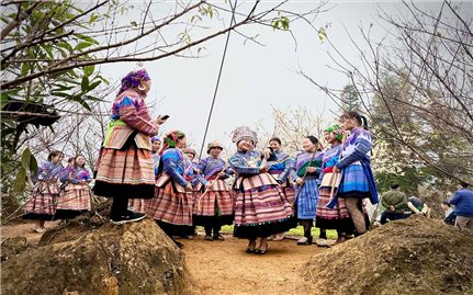 Yên Bái: Nhiều hoạt động đặc sắc tại Lễ công bố Quyết định và trao chứng nhận Di sản văn hóa phi vật thể quốc gia “Lễ Cúng rừng” của người Mông xã Nà Hẩu