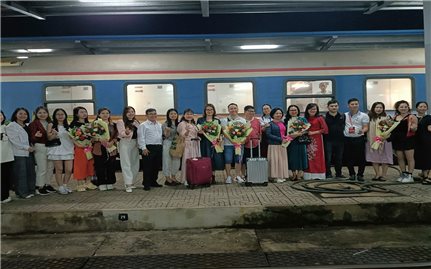 Chào đón du khách trên chuyến tàu “0 đồng” về khám phá Bình Định