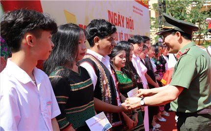 Đắk Nông: Học sinh DTTS vui 