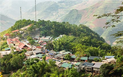 Dòng người nườm nượp đổ về Phiên chợ Phong Lưu Khâu Vai