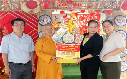 Sở Dân tộc và Tôn giáo tỉnh Ninh Thuận: Thăm chúc mừng Lễ Phật đản Phật lịch 2569