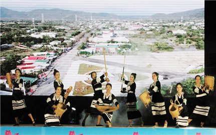 Rực rỡ Đêm hội Raglay Ninh Thuận