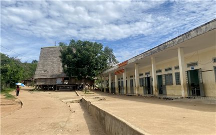 Kon Tum: Chủ trương tháo dỡ nhà rông để xây dựng phòng học của huyện Đăk Hà là đi ngược lại sự chỉ đạo của tỉnh