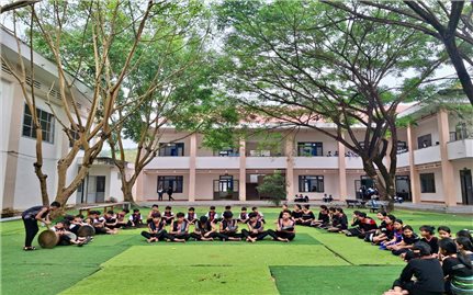 Khi trường học rộn tiếng cồng chiêng