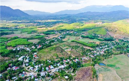Cuộc sống mới ở thôn Bác Hồ